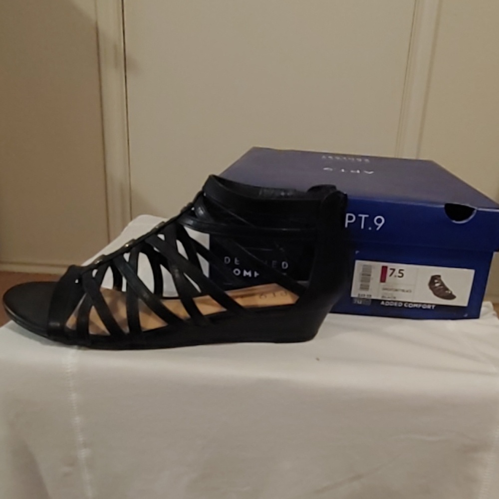 Sandle - Picture 2 of 2